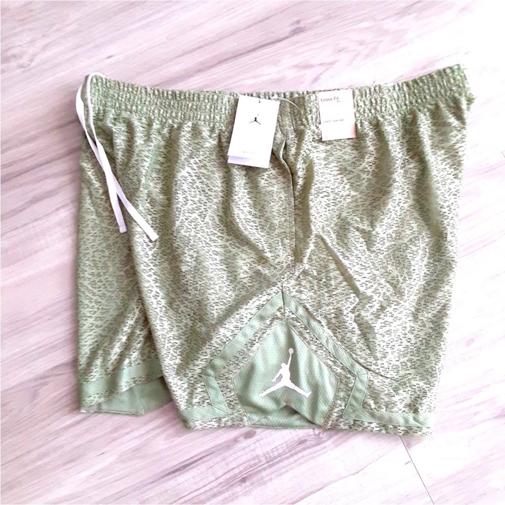 Nike  Air Jordan Women Shorts (XXL  ) - Picture 2 of 4